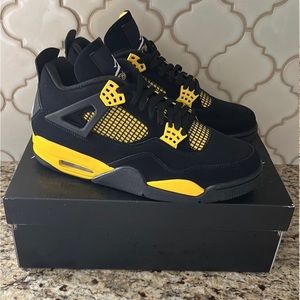 Jordan 4 Thunder